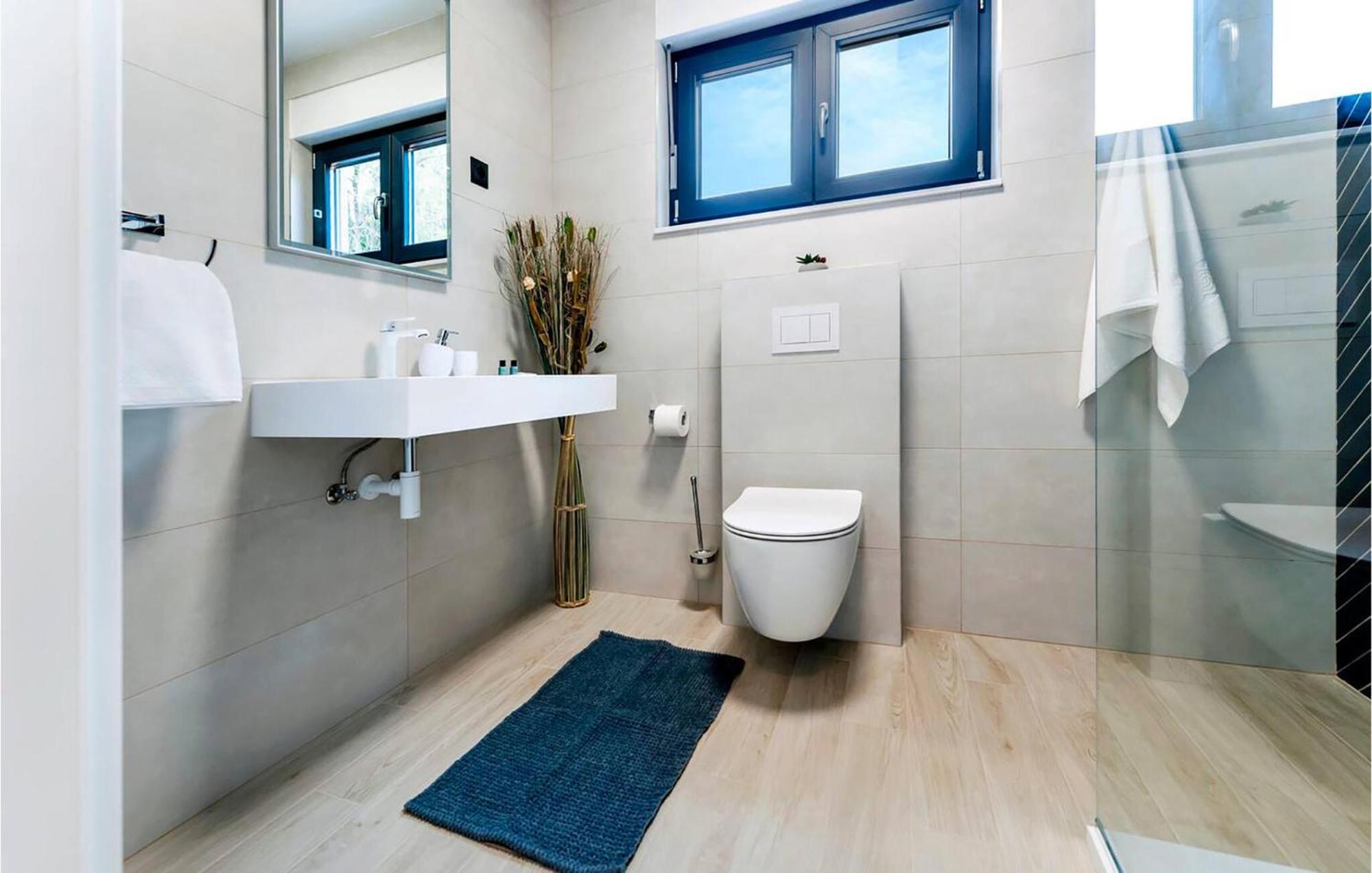 2 Bedroom Awesome In Casa vacanze *