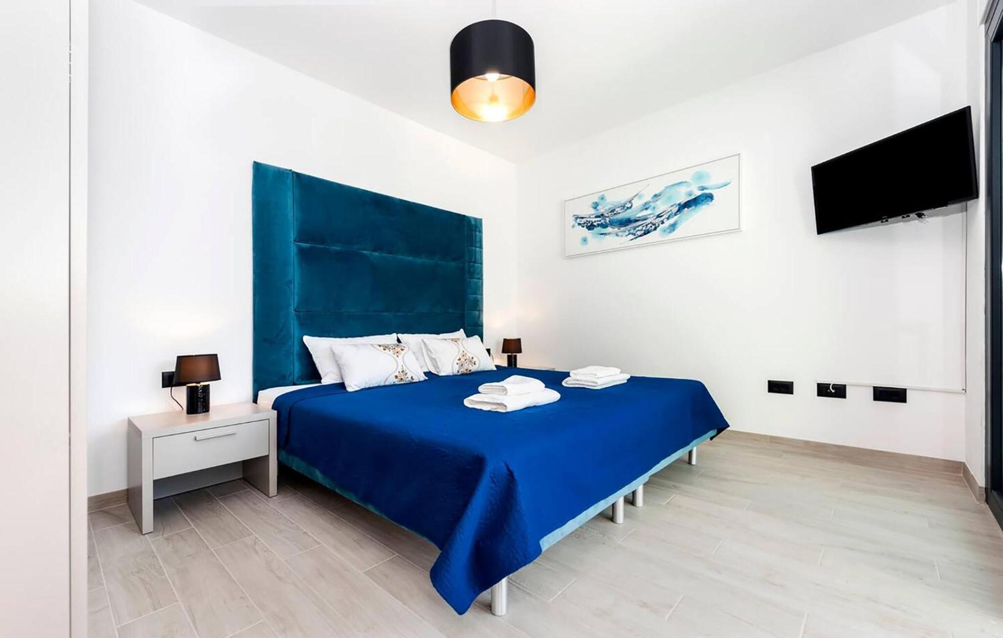 2 Bedroom Awesome In *