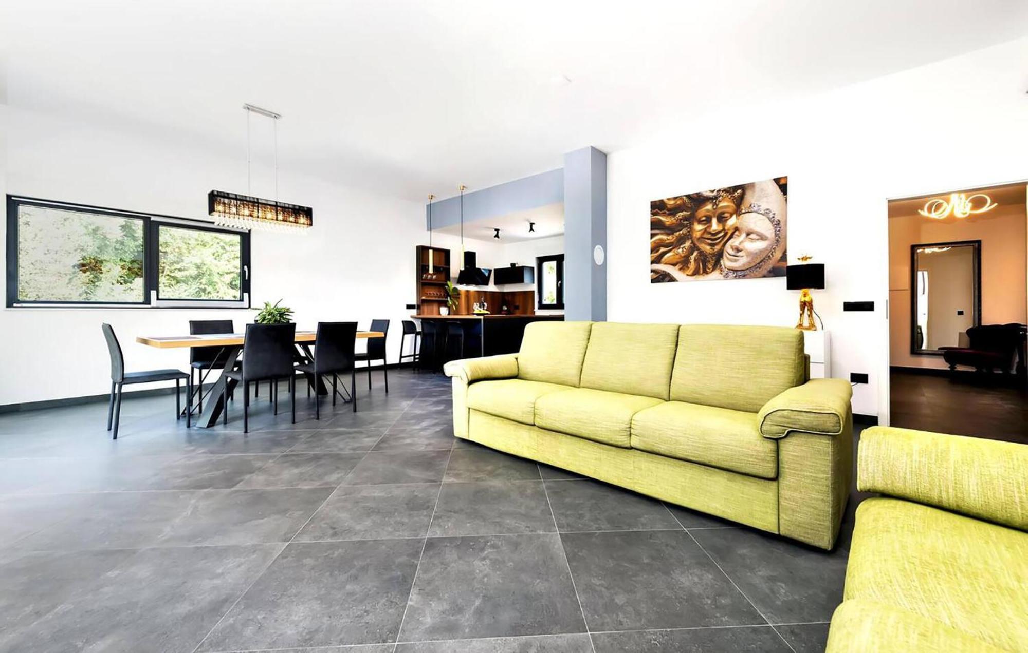 2 Bedroom Awesome In Rovigno