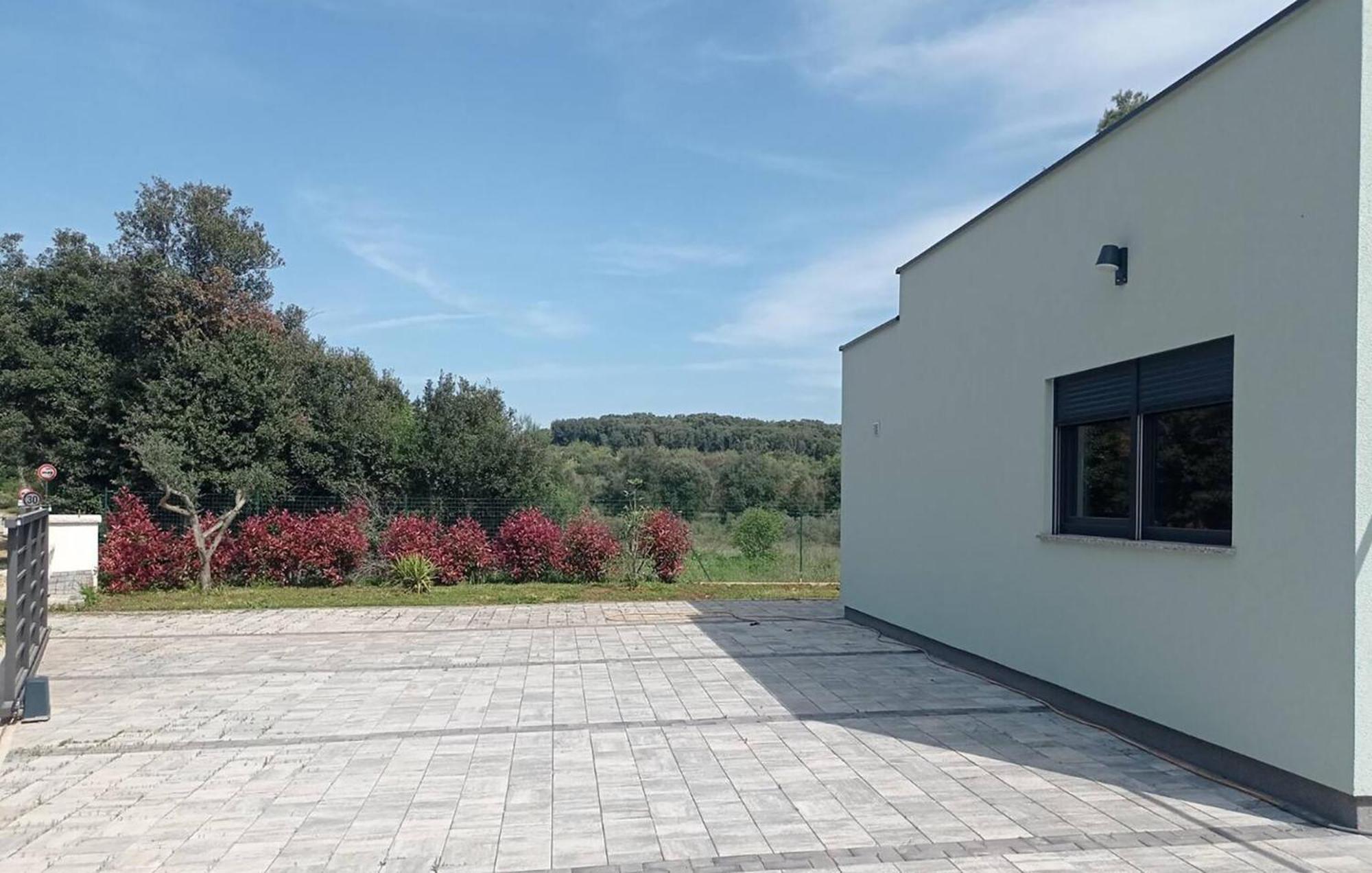 2 Bedroom Awesome In Rovigno